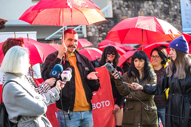 Марш на црвените чадори, 2022, Фото: Ванчо Џамбаски Марш на црвените чадори, 2022, Фото: Ванчо Џамбаски